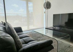 Modern 5-Guest Pool Retreat for Family & Business